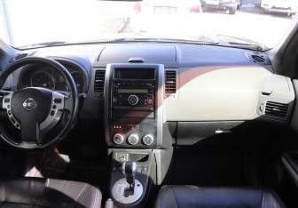 Подержанный автомобиль Nissan X-Trail 2008 года (12 фото)