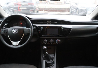 Подержанный автомобиль Toyota Corolla Sedan 2014 года (16 фото)