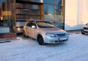 Подержанный автомобиль Chevrolet Lacetti Hatchback 2011 года (7 фото)