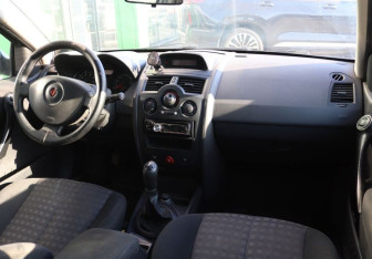 Подержанный автомобиль Renault Megane Sedan 2008 года (13 фото)