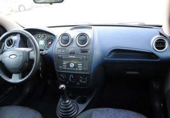 Подержанный автомобиль Ford Fiesta Hatchback 2008 года (14 фото)