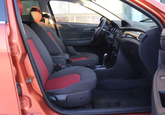 Подержанный автомобиль DongFeng H30 Cross 2016 года (12 фото)