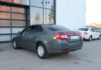 Подержанный автомобиль Chevrolet Epica 2011 года (3 фото)