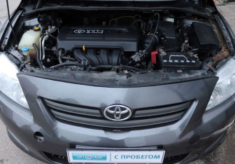 Подержанный автомобиль Toyota Corolla Sedan 2008 года (10 фото)