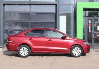 Подержанный автомобиль Volkswagen Polo Sedan 2011 года (6 фото)