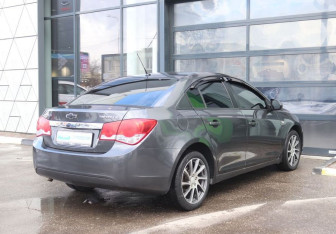 Подержанный автомобиль Chevrolet Cruze Sedan 2011 года (5 фото)