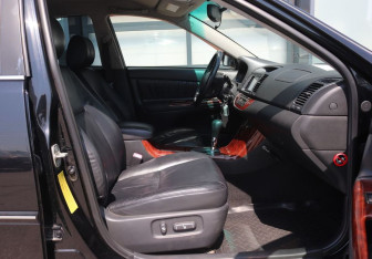 Подержанный автомобиль Toyota Camry Sedan 2005 года (12 фото)